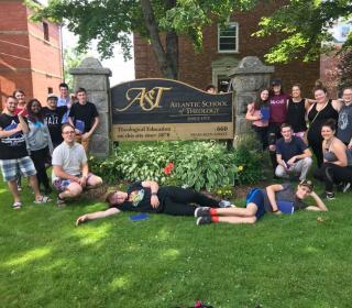 The GC43 youth pilgrims gather around the Atlantic School of Theology entrance during their visit to Maritimes Conference in Summer 2018.